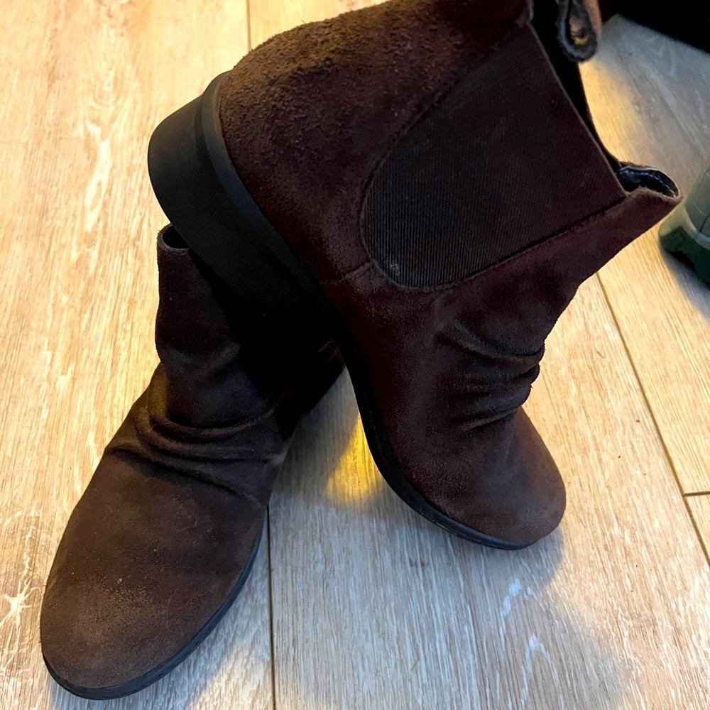 Bogs suede water proof boots